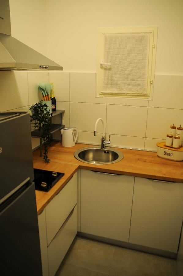 Apartman Gulliver In The Center, 10 Meters From The Sea With Private Parking In Natural Shade 라벡 외부 사진